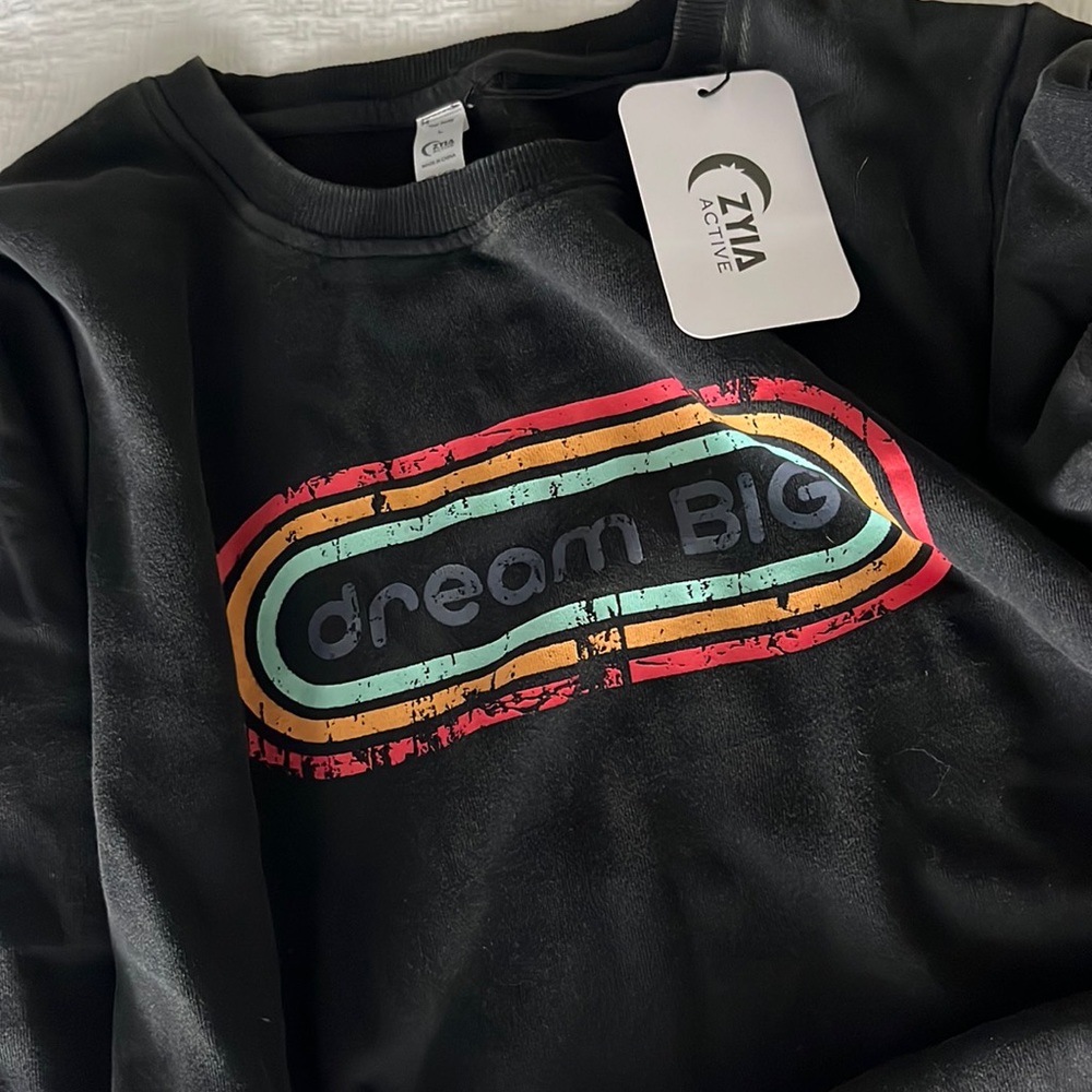 Zyia NWT oversized sweatshirt. “Dream Big”. Size L